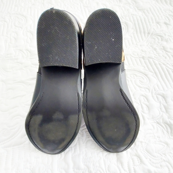 Apri by Italian Shoemakers Gear 2 Booties - Picture 7 of 11